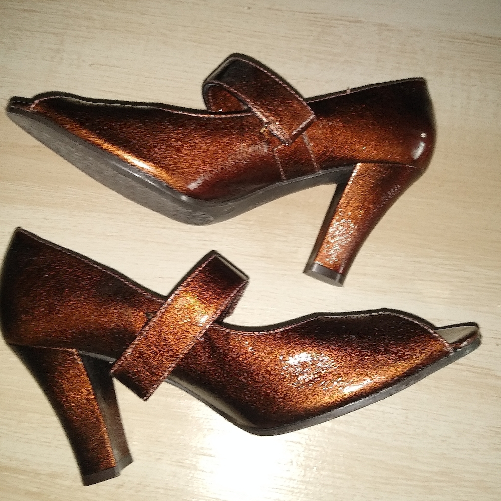 NEW Gianni Bini Strapped Peep Toe LEATHER Heels Shoes Lady's 9.5 M Copper Bronze